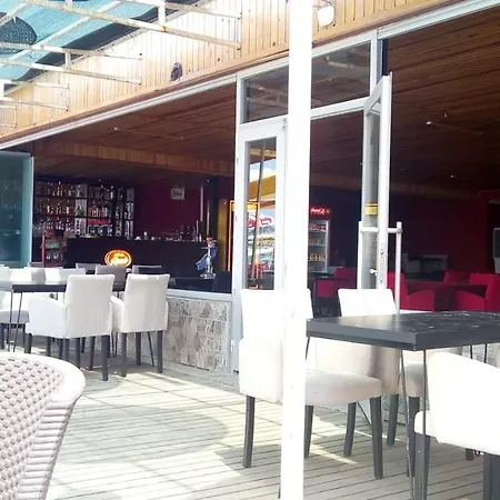 Oeztuem Otel
